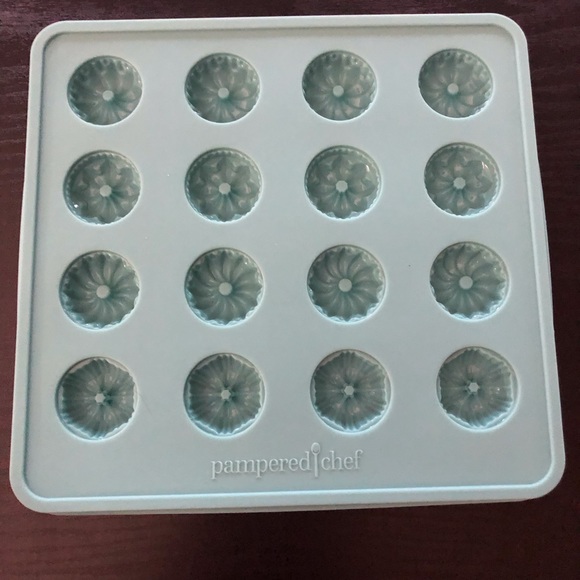 Pampered Chef Kitchen Pampered Chef Silicone Fluted Chocolate Mold